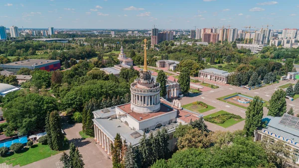 Vdnh입니다 2018 일입니다 키예프 키예프 우크라이나 건물의 전망입니다 공원입니다 — 스톡 사진