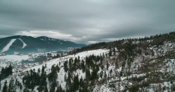 Letecký Pohled Hory Karpaty Vesnice Budova Blu Sky Zima Sníh — Stock video