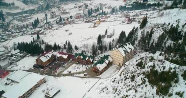 Letecký Pohled Dům Horách Karpaty Sníh Zima Bukovel Ukrajina — Stock video