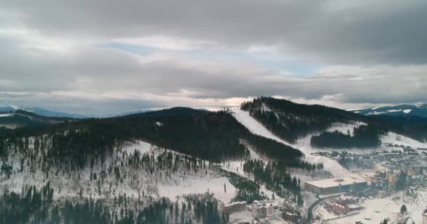 Letecký Pohled Hory Karpaty Vesnice Budova Blu Sky Zima Sníh — Stock video