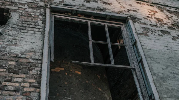 Зламане Вікно Покинутому Будинку — стокове фото