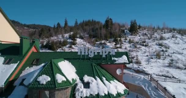 ホテル Podgorye 2018 ブコヴェリ ウクライナ 山の中の建物の空撮 カルパティア山脈 — ストック動画