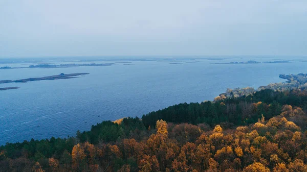 Vista Aérea Del Bosque Árboles Amarillos Otoño Río Dniéper —  Fotos de Stock