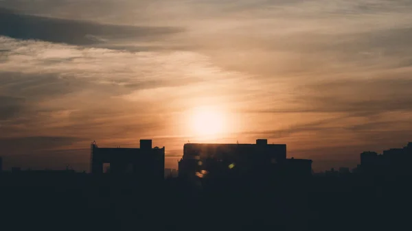 Pôr Sol Atrás Edifícios Silhuetas — Fotografia de Stock