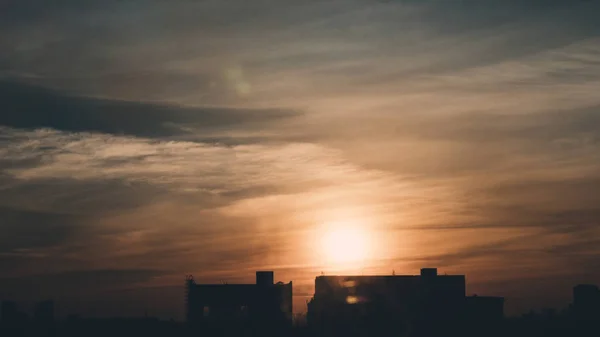 Pôr Sol Atrás Edifícios Silhuetas — Fotografia de Stock