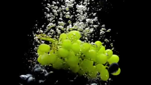 Branches Green Blue Grapes Falling Transparent Water Black Background Fresh — Stock Video