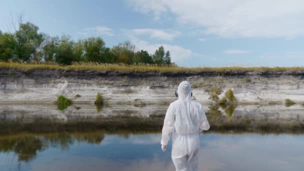 Man Protective Suit Respirator Takes Tests Polluted River Lake Rises — Stock Video