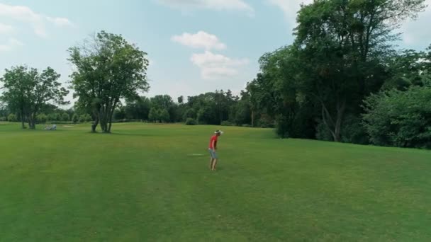 Luchtfoto Van Mens Die Gebruik Maakt Van Een Headset Het — Stockvideo