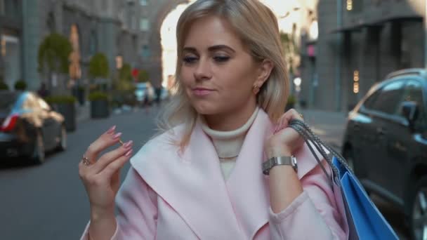 Young Attractive Woman Pink Coat Shopping Cryptocurrency Lady Street Holds — Stock Video