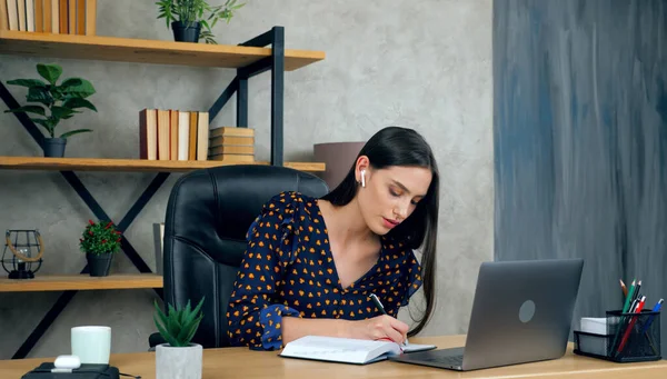 Woman in home office studying online video call with tutor, distance education — Stock Photo, Image