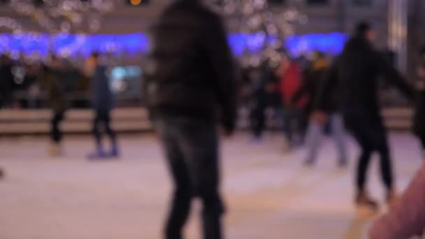 Defokus Zimě Bruslí Ledě Muži Ženy Děti Dělají Amatérské Sporty — Stock video