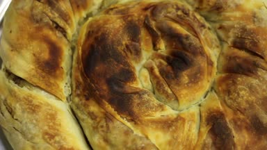 Ramazan köfte. Burma Kırım Tatar mutfağı, bir dolgu ile bir rulo şeklinde bir yemektir