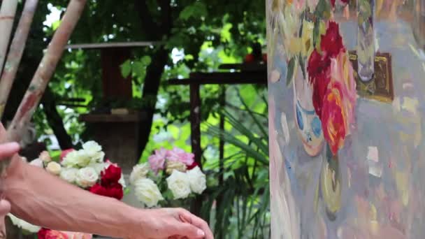 Oljemålning Mästarklass Konstnär Målar Bild Stilleben Med Blommor — Stockvideo