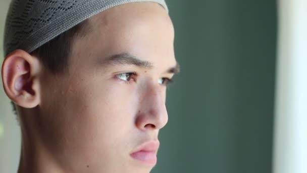 Der Syrische Teenager Porträt Eines Traurigen Muslimischen Teenagers — Stockvideo