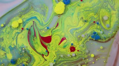 Renkli baloncuklar boya. Gizemli soyut yüzey sıvı çiçeklerden yapılmış. Üstten görünüm