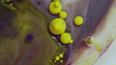 Soyut renkli doku. Sarı ve mor mürekkep. Galaksiler ve gezegenler hatırlatmak hipnotik çok renkli desenler