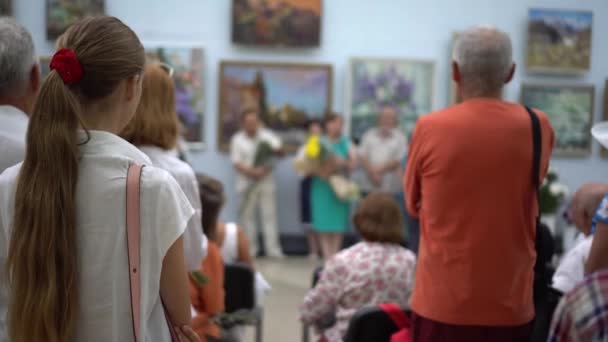 Opening Van Een Tentoonstelling Van Schilderijen Tentoonstelling Kunstenaars Genodigden — Stockvideo