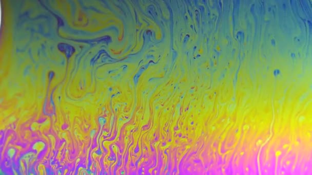 Soap Bubbels Macro Beweging Regenboog Kleuren Bewegende Oppervlak Van Kleurrijke — Stockvideo