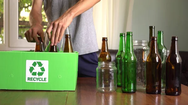 Glasburkar Och Flaskor Återvinnings Behållare Sortera Återvinning Hemma Glas Kompost — Stockfoto