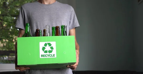 Recyclingbox Für Glas Leere Gebrauchte Flaschen Und Gläser Recyceln Mülltrennung — Stockfoto
