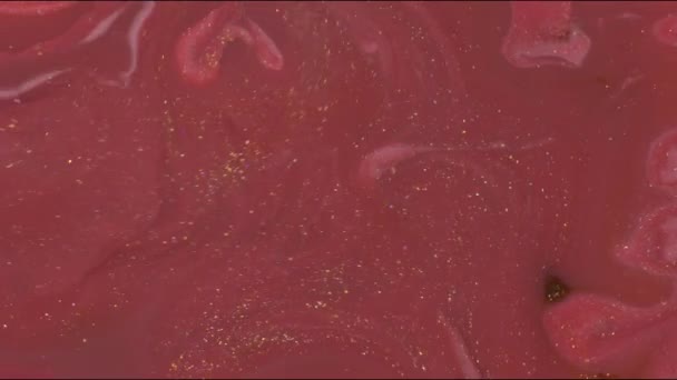 Bourgogne fond doré et rose. Peinture liquide scintillante qui coule. Motion encre colorée mélangée 
