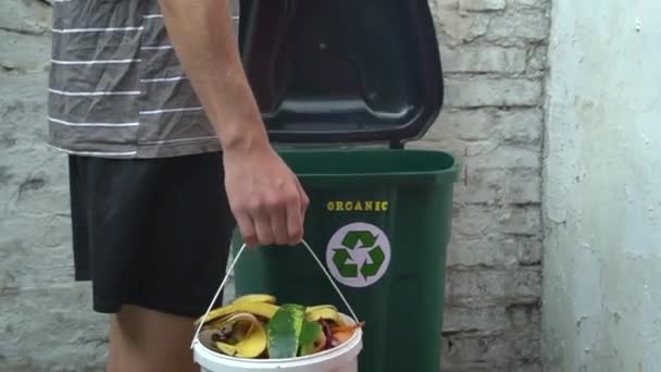 Plastikkarren Für Organische Abfälle Lebensmittelabfälle Und Gartenabfälle Straßenrand Gesammelte Materialien — Stockvideo