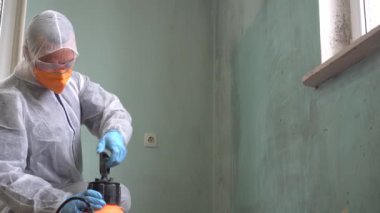 Küf Düzeltme Uzmanı. Küf Düzeltme Teknikleri ve Ekipmanları. Küf kontrolü antimikrobiyal tedavi spreyle dağıtılabilir.