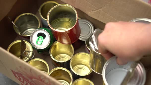Resíduos Metais Domésticos Latas Bebidas Alumínio Lata Aço Latas Alimentos — Vídeo de Stock