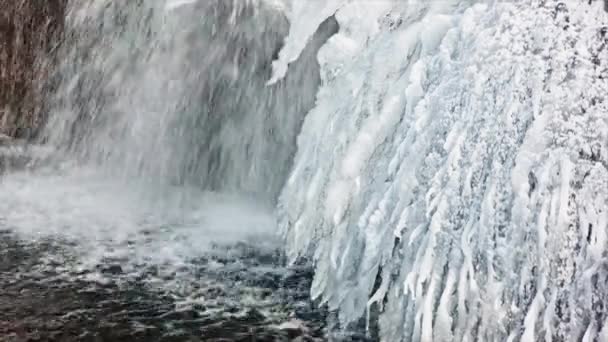 Árctico gelado. Cachoeira de neve. Cachoeira no gelo . — Vídeo de Stock