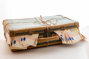 Euro banknot dolu çanta