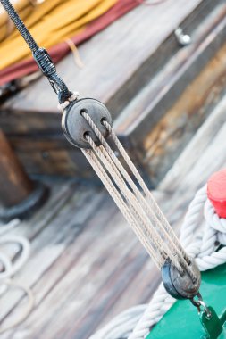 Antika ahşap tekneler limanda