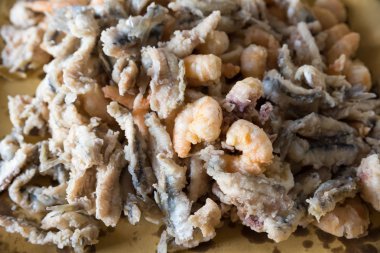 Karışık kızarmış balık