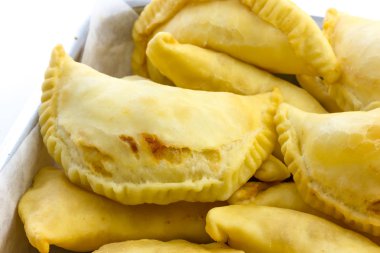 Puglia panzerotti domates ve mozzarella peyniri ile doldurulmuş