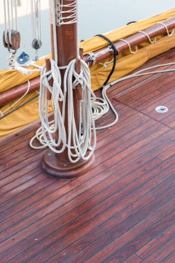 Antika ahşap tekneler limanda