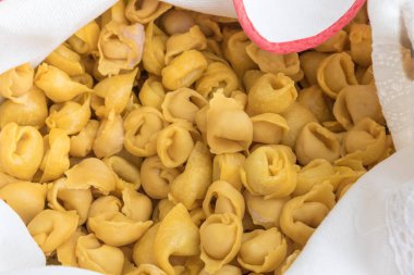 Tortellini Bolognesi el yapımı