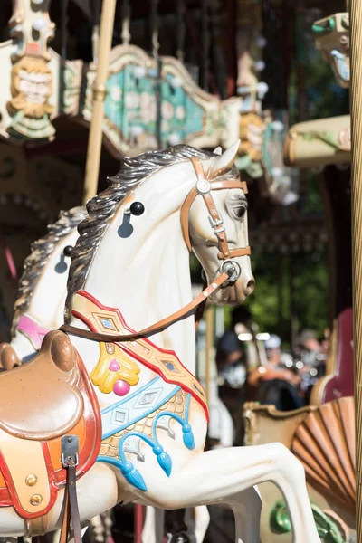 Chevaux Blancs Carrousel Antique — Photo