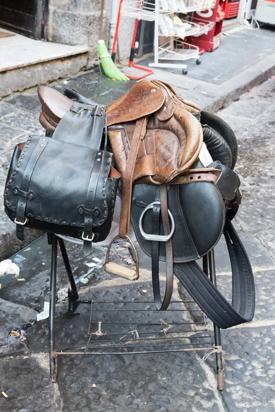 Lederen Zadel Naar Napels Markt — Stockfoto