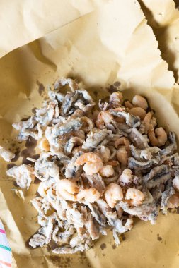 Karışık kızarmış balık