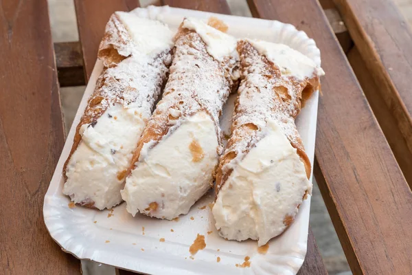 Cannoles Sicilianos Con Fruta Confitada — Foto de Stock