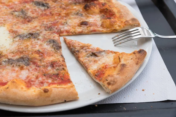 Pizza Italiana Saborosa Com Anchovas — Fotografia de Stock