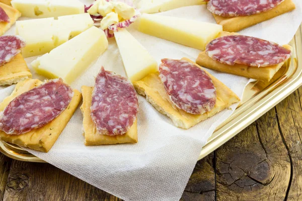 Vorspeise Mit Käse Und Italienischer Salami — Stockfoto