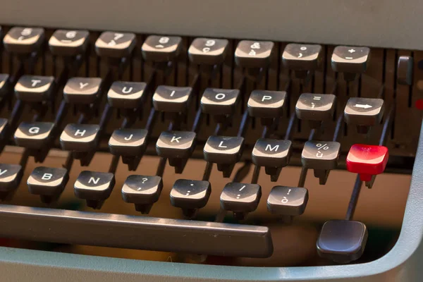旧货市场中的老式键盘 — 图库照片