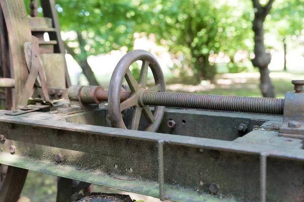 Σκουριασμένα Παλαιά Γεωργικά Εργαλεία — Φωτογραφία Αρχείου