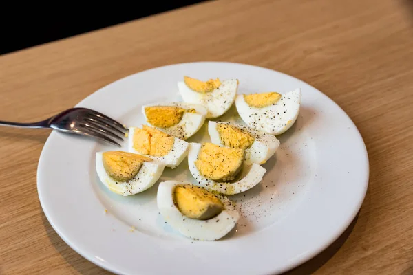 Tuz karabiber ve zeytinyağı ile haşlanmış yumurta