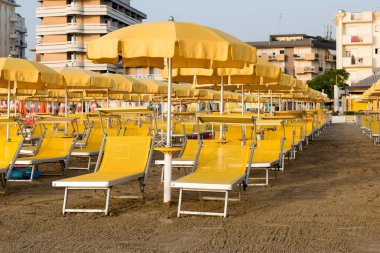 İtalya 'da plaj şemsiyeleri