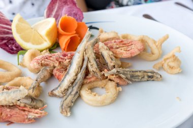 Karışık kızarmış balık portre