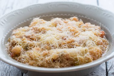 Peynirli sebze çorbası