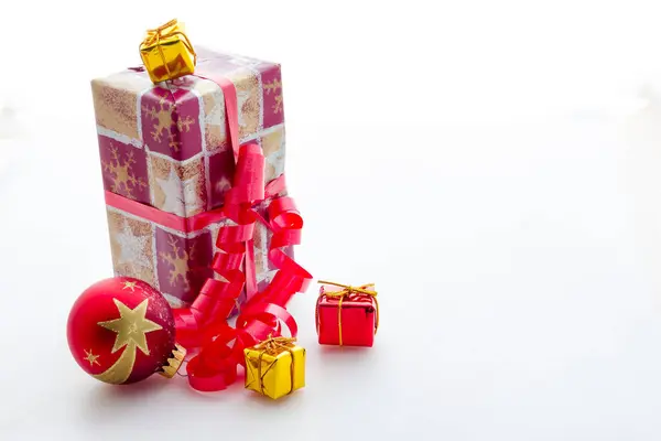 Рождественские Подарки Белом Фоне — стоковое фото
