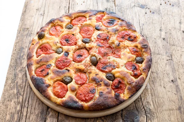 Focaccia Típica Bari Italia Con Tomates Aceitunas —  Fotos de Stock