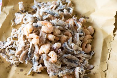 Karışık kızarmış balık